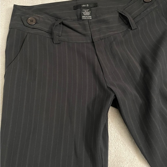 Iris Women’s Gray & Blue Pin Stripes Bermuda Slacks, size Small - Picture 3 of 5